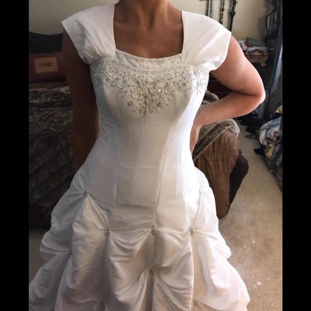 Alfred Angelo Modest Corset Lace Up Wedding Dress - Picture 8 of 8
